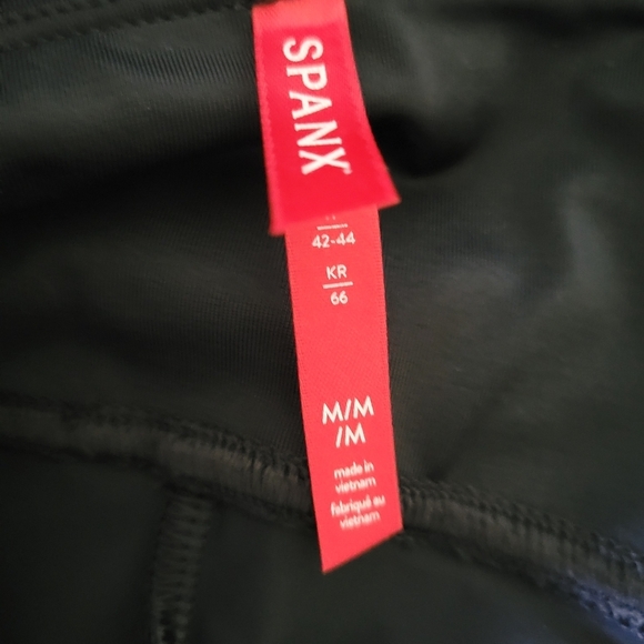 Spanx Womens Faux Leather Matte Black Camo Leggings Size Medium - Picture 6 of 6